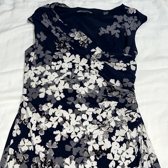 👉AMERICAN LIVING FLORAL FAUX WRAP DRESS ~MIDI ~BLK GRY WHT ~SIZE:8 - Picture 2 of 7